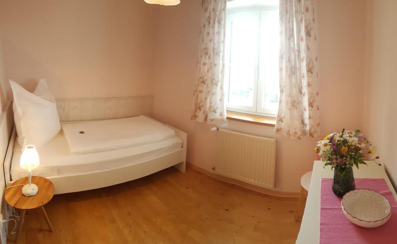 Wunderschoene Ferienwohnung Mit Seeblick Zell am Moos Exterior foto
